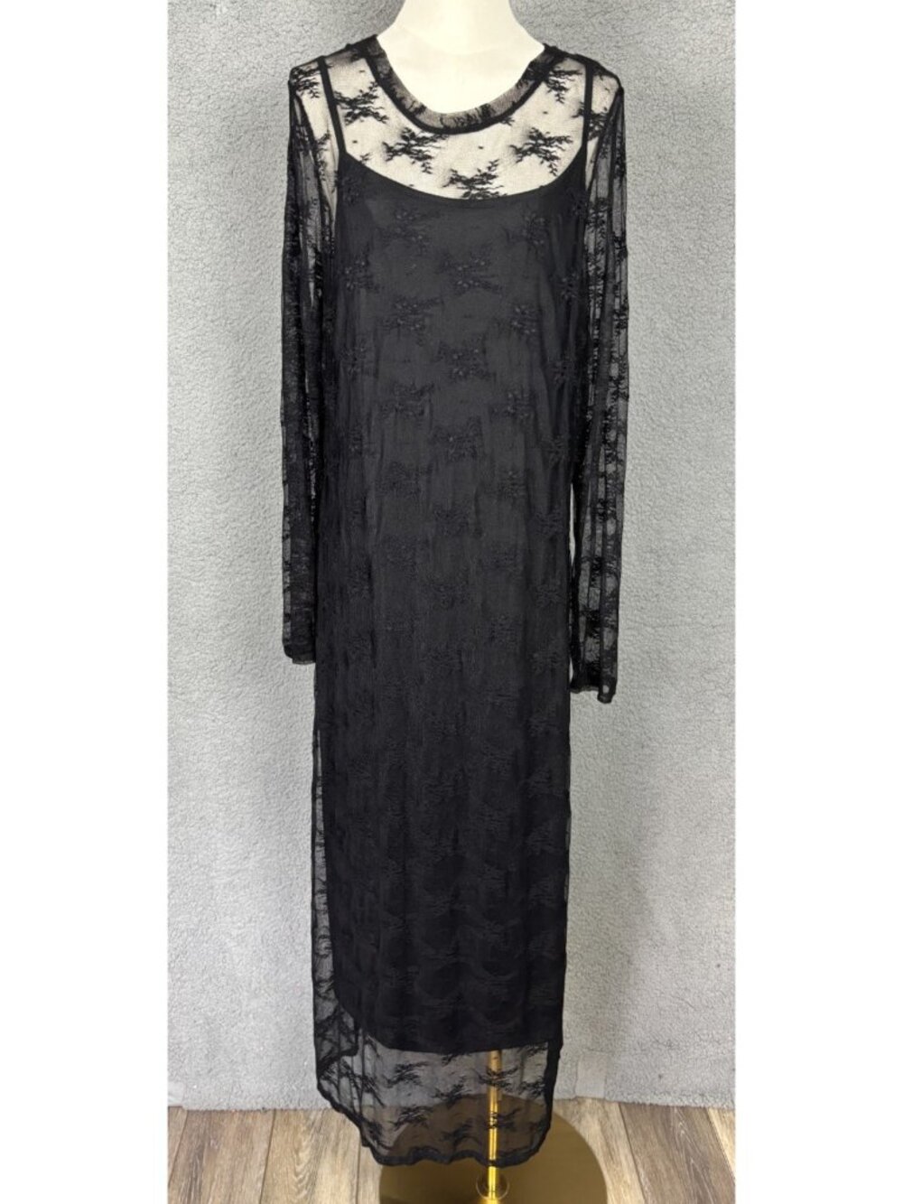 Bar III WOmen's Trendy Plus Size Lace Long-Sleeve MIDI Dress Black 2X NWT's.